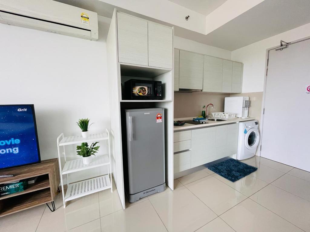 Homestay I-City Cantik, Tenang, Wifi, 4K Smart Tv, Netflix, Coway, Free Parking Shah Alam Exterior photo