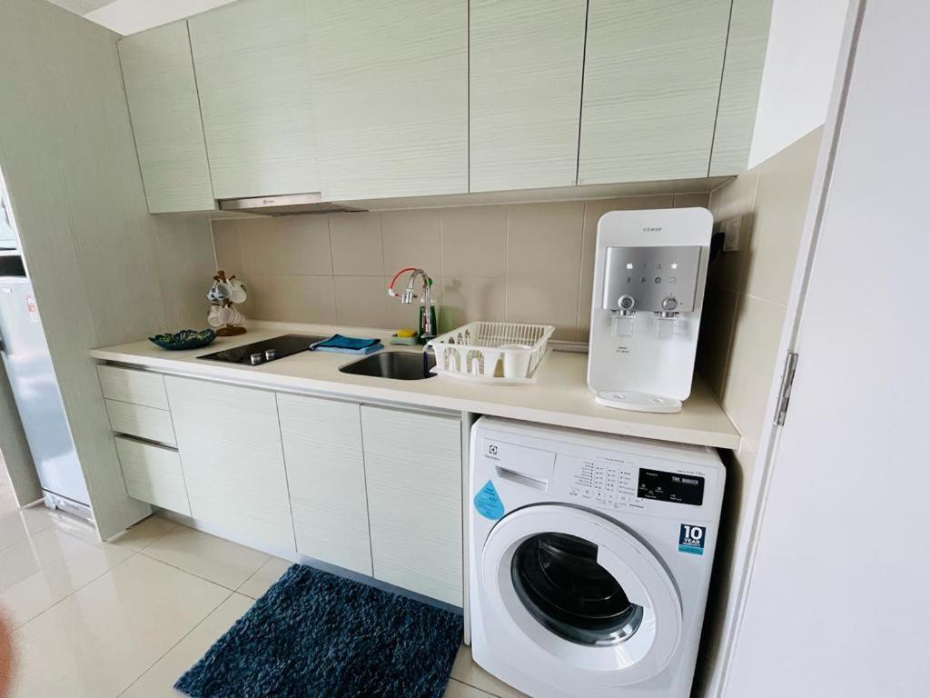 Homestay I-City Cantik, Tenang, Wifi, 4K Smart Tv, Netflix, Coway, Free Parking Shah Alam Exterior photo