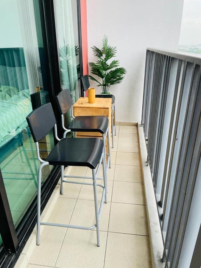 Homestay I-City Cantik, Tenang, Wifi, 4K Smart Tv, Netflix, Coway, Free Parking Shah Alam Exterior photo