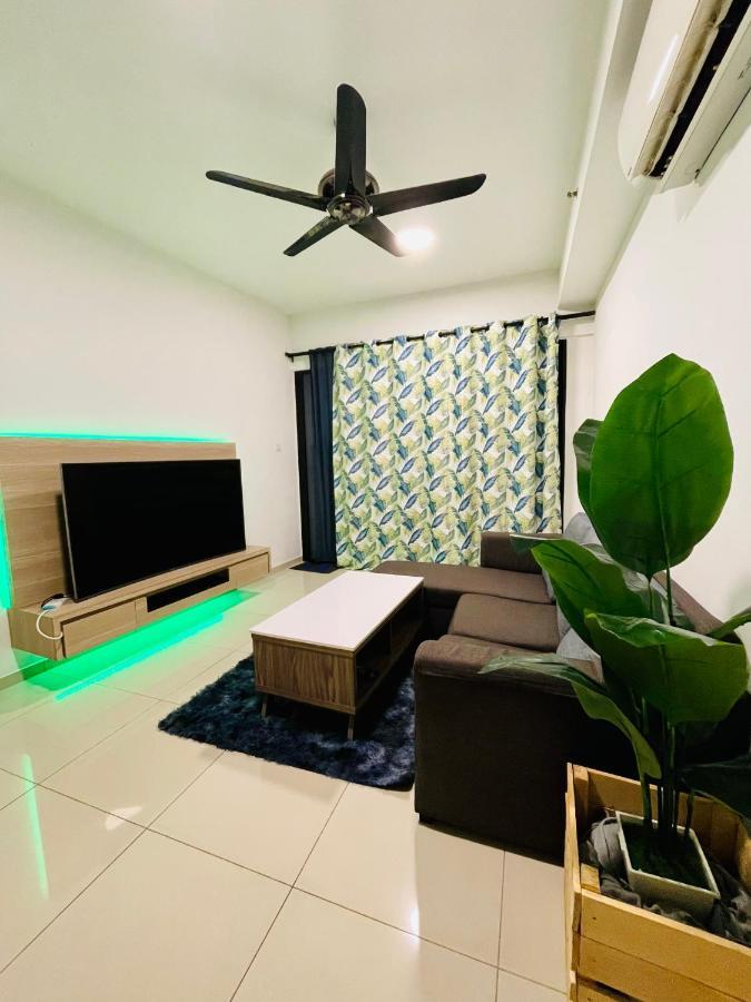 Homestay I-City Cantik, Tenang, Wifi, 4K Smart Tv, Netflix, Coway, Free Parking Shah Alam Exterior photo